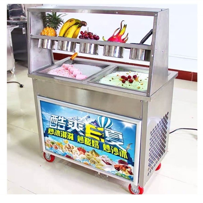 23 년 동안 낮은 투자와 우유 원료로 아이스크림 롤 카트를 선도